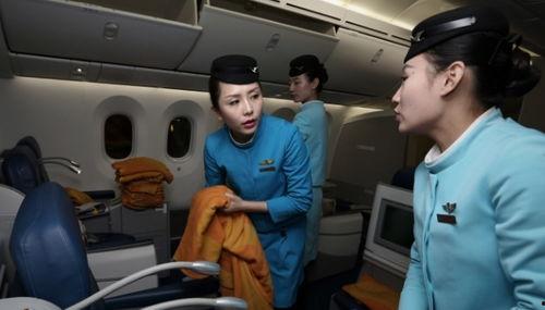 空姐和机长吃瓜事件视频,一场意外的空中“误会”