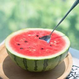 西瓜吃瓜美食视频,夏日消暑必备，解锁夏日美味新姿势