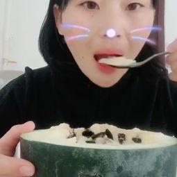 睡前吃大瓜视频,睡前吃大瓜的惊人真相与趣味故事