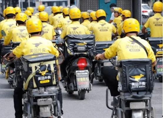 外卖员路边吃瓜视频大全