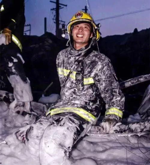 印度消防员吃瓜视频片段,吃瓜视频走红网络