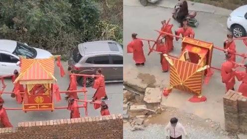 吃瓜大妈轿子视频,一场别开生面的民间庆典