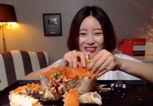 国外美女吃青口瓜视频大全,美女大秀吃青口瓜绝技视频集锦