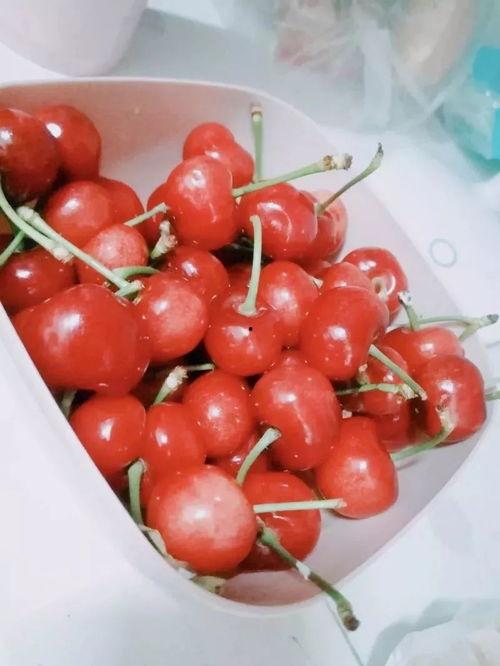 风扇吹着吃瓜视频,夏日吃瓜新体验  第2张