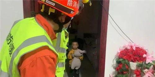 消防员吃哈密瓜的视频,哈密瓜美食瞬间  第3张