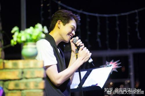 明星大侦探金靖吃瓜视频,明星大侦探幕后趣事大揭秘