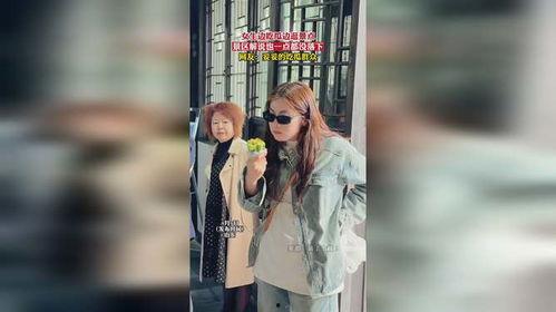 景区吃瓜的女孩视频大全,夏日休闲时光的甜蜜瞬间  第3张