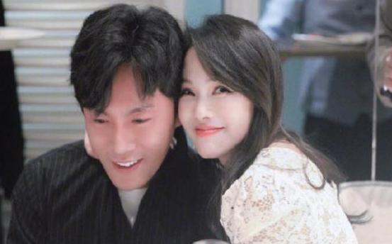 男人吃瓜爱情视频,揭秘男人吃瓜视频背后的浪漫故事  第3张