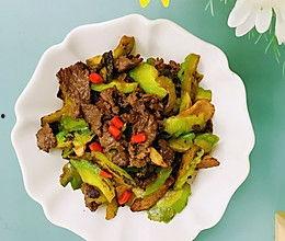 老外吃凉瓜炒牛肉视频,老外亲身体验地道中式烹饪  第3张