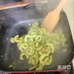 凉瓜粉怎么吃才好吃呢视频,轻松学会家常凉瓜粉做法