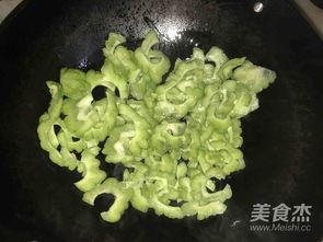 凉瓜粉怎么吃才好吃呢视频,轻松学会家常凉瓜粉做法  第3张